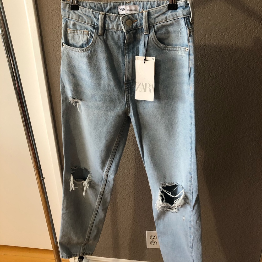 ZARA NWT Distressed, high rise jeans